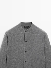 Knit cardigan with raglan sleeves