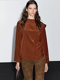 Flowing blouse with tied neck