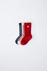 LOT DE TROIS CHAUSSETTES À RAYURES ET CŒURS