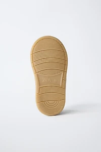 RETRO BAREFOOT SNEAKERS