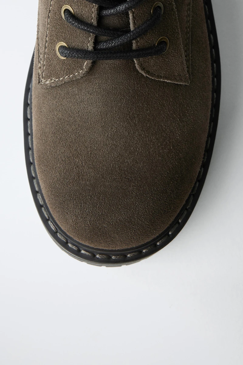BOTTINES EN CUIR À LACETS