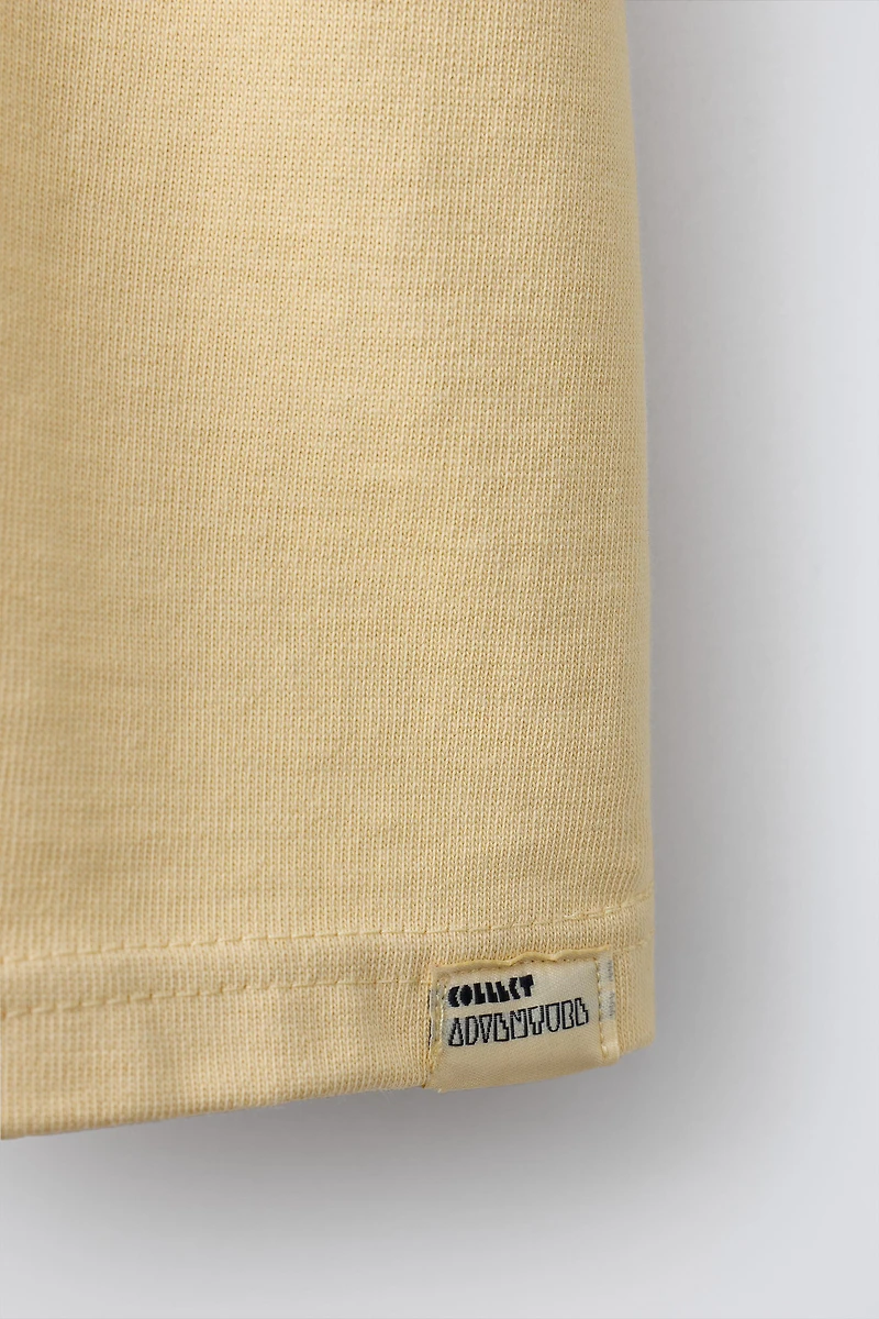 RAISED TEXT T-SHIRT AND BERMUDA JOGGING SET