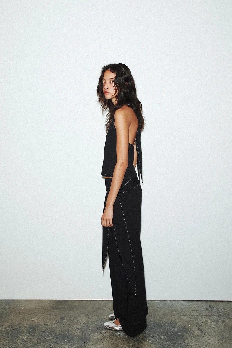 TOPSTITCHED VEST TOP