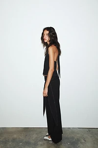 TOPSTITCHED VEST TOP