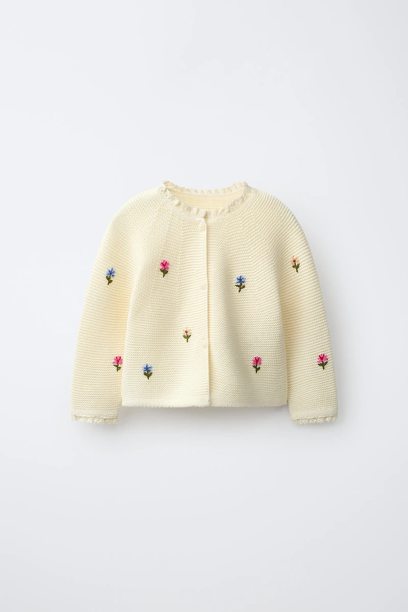 GILET EN MAILLE À FLEURS BRODÉES