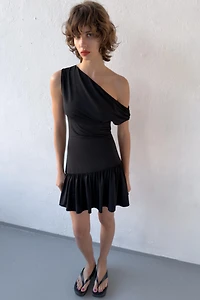 ROBE COURTE ASYMÉTRIQUE