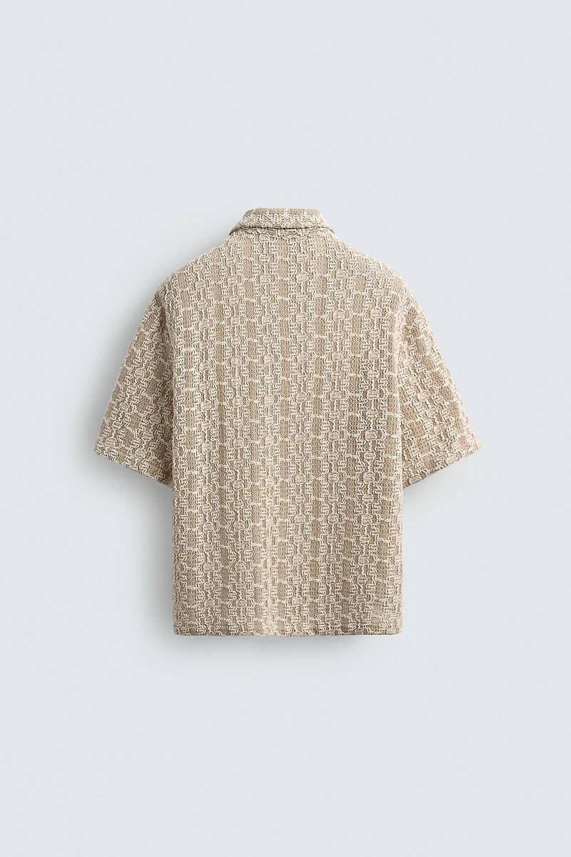 CHEMISE STRUCTURÉE EN CROCHET