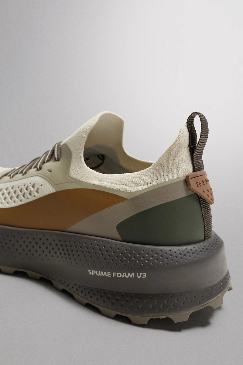 TRAIL RUNNING SNEAKERS