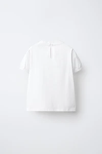 T-SHIRT ROMANTIQUE À PLIS NERVURÉS ET DENTELLE