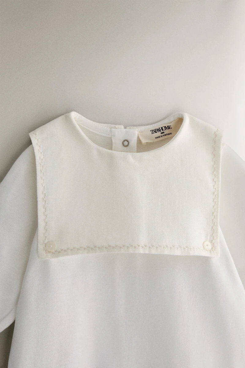 CHILDREN'S FOOTED ROMPER WITH BIB COLLAR