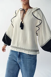 VOLUMINOUS RUFFLE BLOUSE