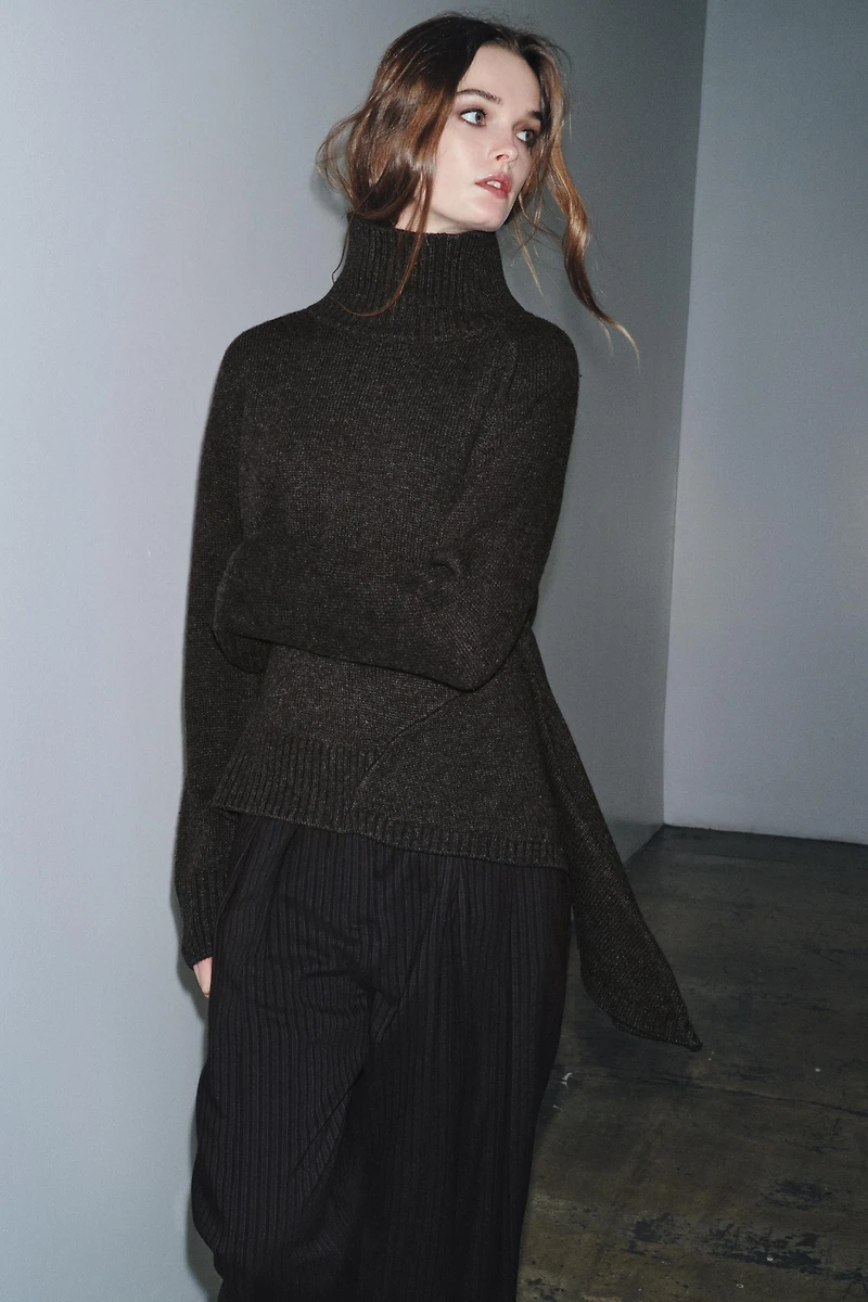 WOOL SWEATER WITH ASYMMETRIC HEM