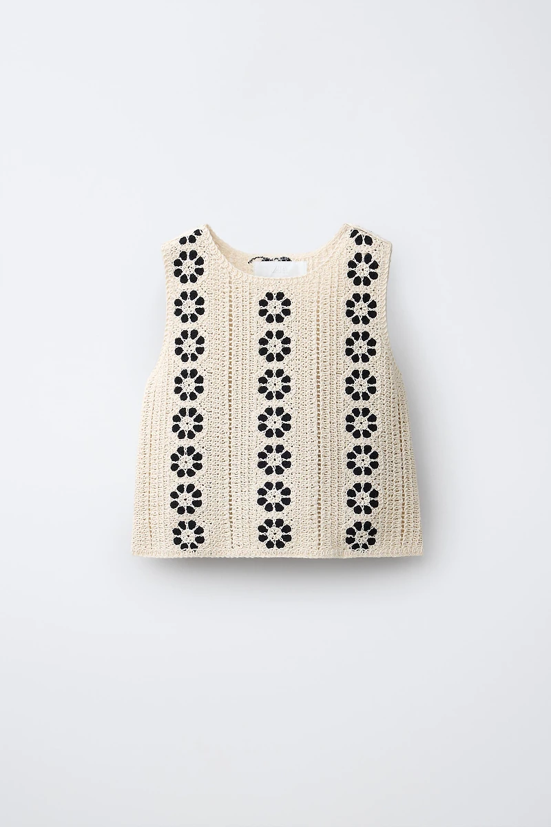 TOP EN MAILLE À FLEURS CROCHET