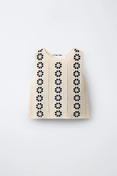 TOP EN MAILLE À FLEURS CROCHET