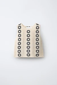 TOP EN MAILLE À FLEURS CROCHET