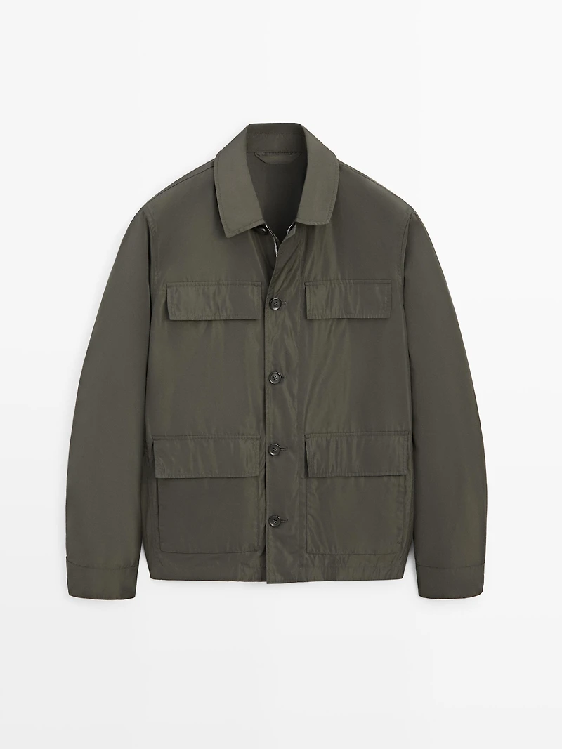 Lightweight jacket with pockets