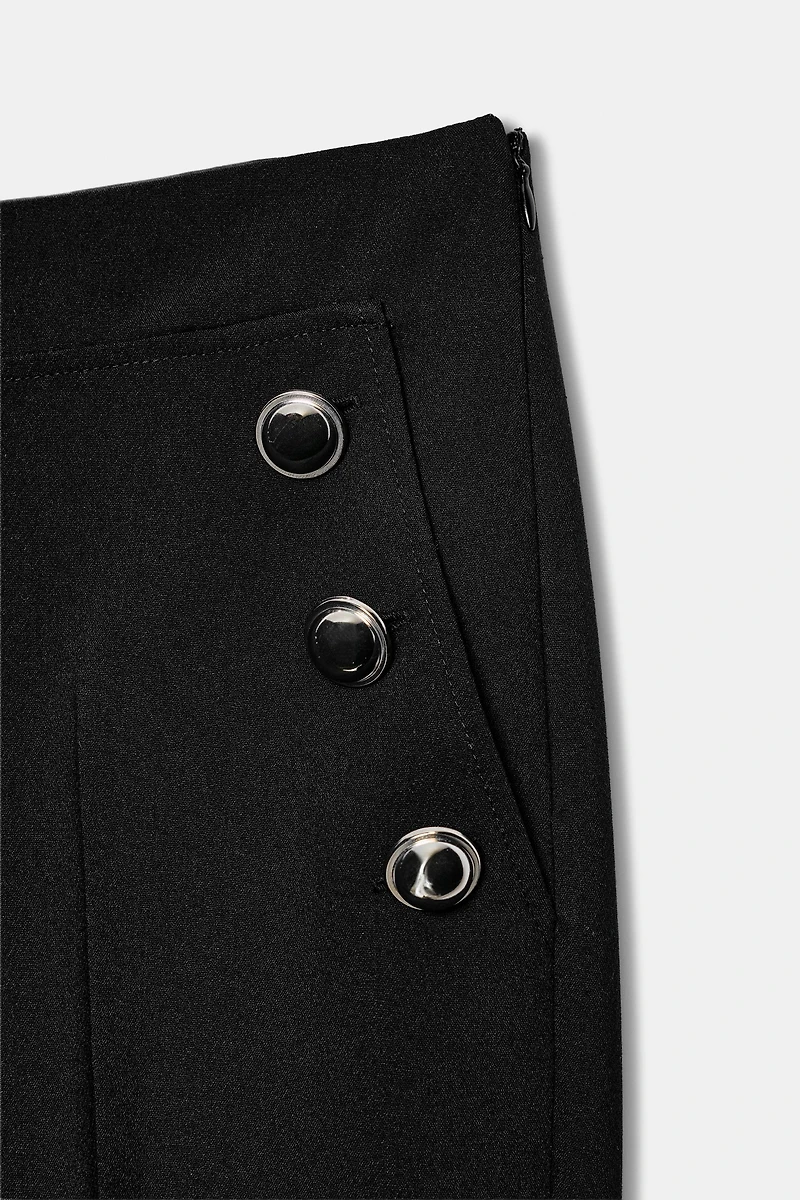 PANTALON FLARE À BOUTONS