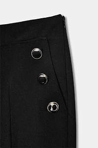 PANTALON FLARE À BOUTONS