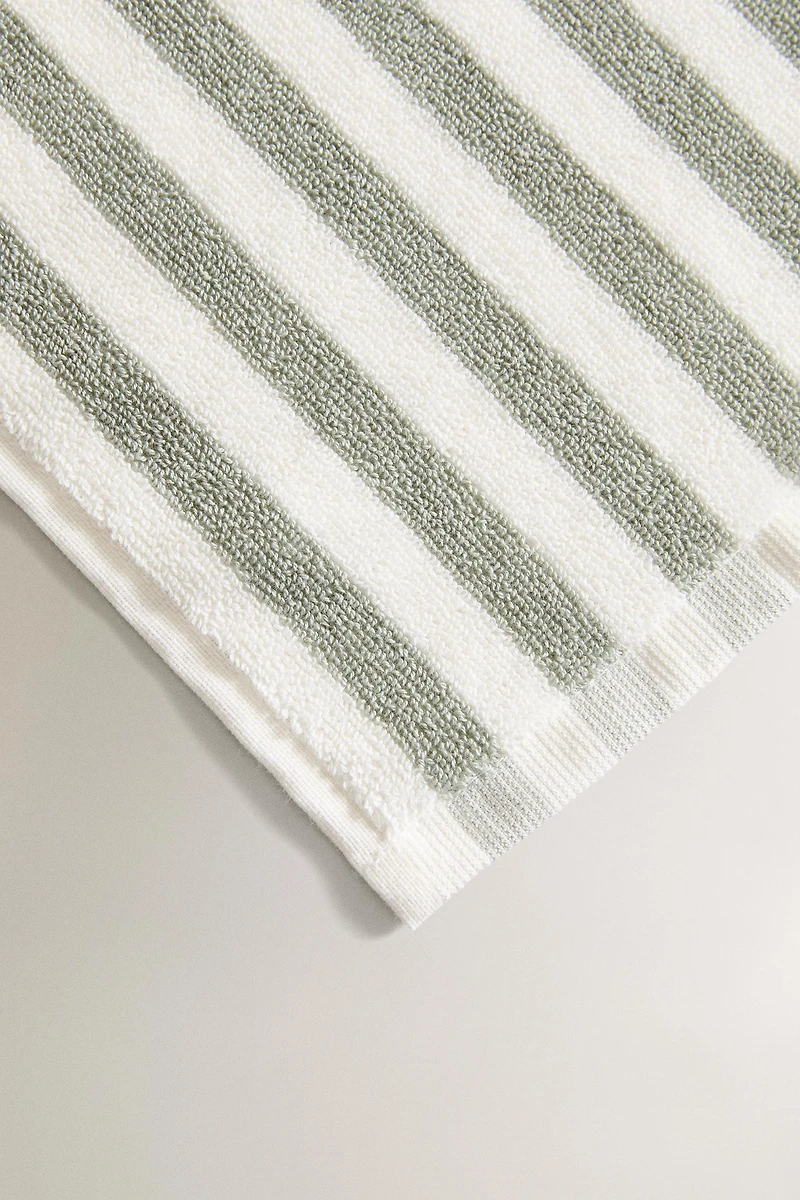 COLORED STRIPE BATH TOWEL
