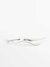 Broche métallique abstraite