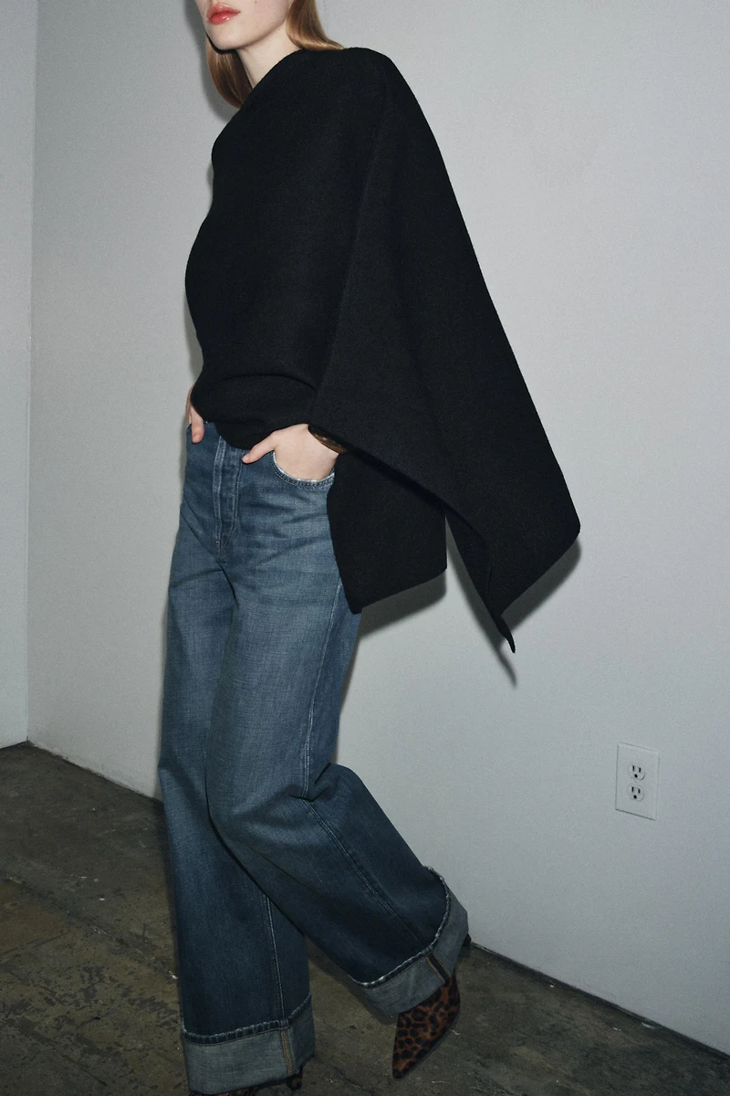 KNIT CAPE