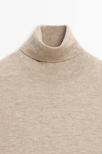 Pull en maille à col roulé