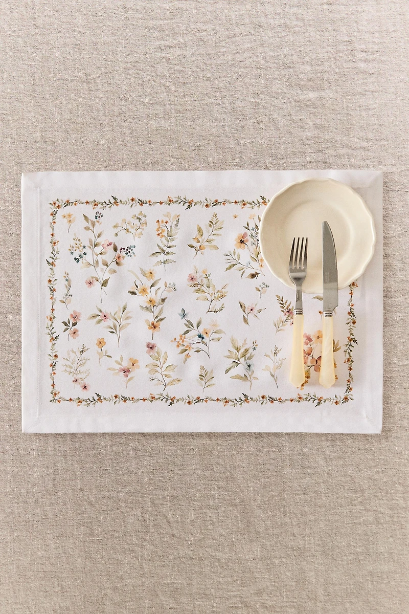 RESIN-COATED FLORAL PRINT PLACEMAT