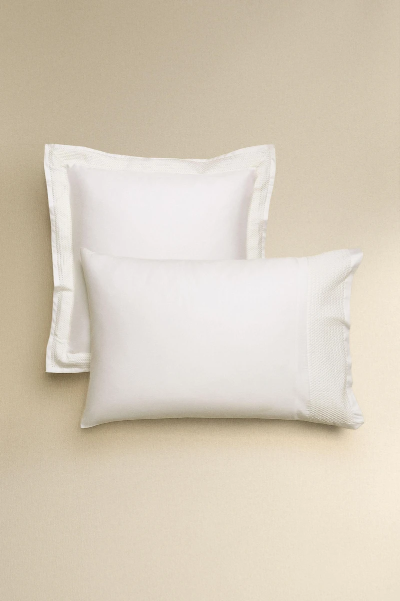 TAIE D’OREILLER SATIN FRISE