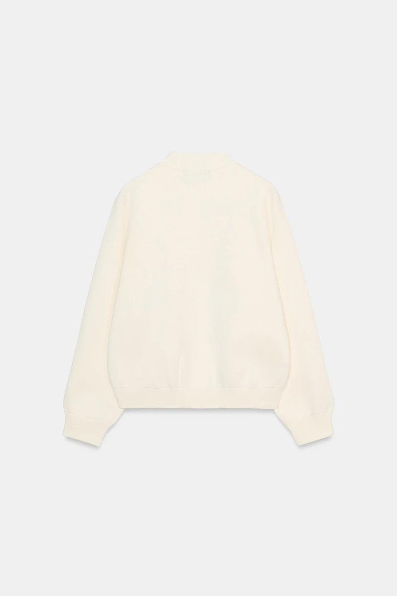 GILET EN MAILLE À BOUTON CONTRASTE