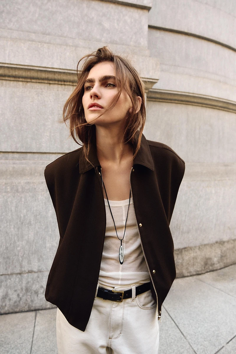 ELASTIC HEM SHOULDER PAD VEST