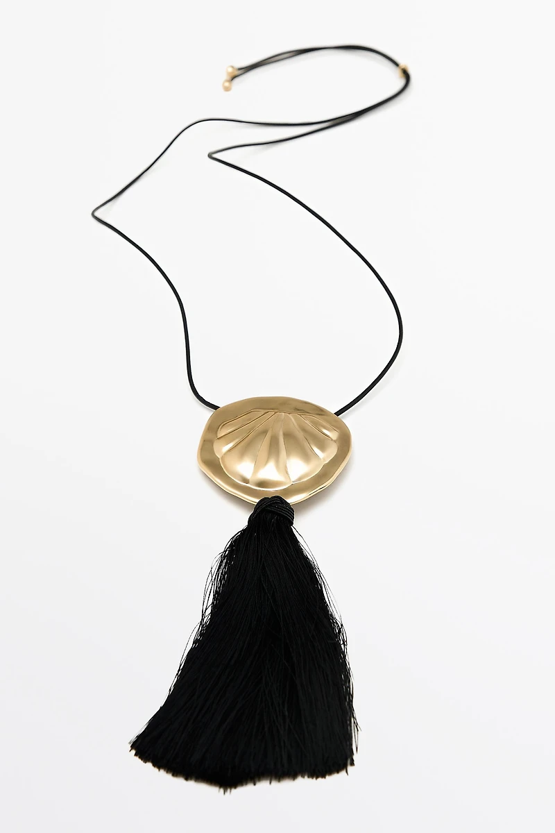 Shell pendant necklace with tassel