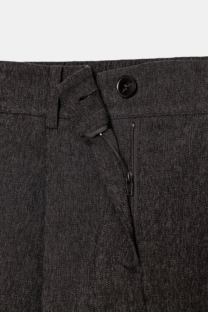 PANTALON À PINCES ÉLASTIQUE AU DOS