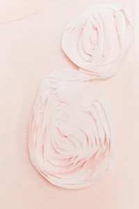 T-SHIRT ROSES EN RELIEF