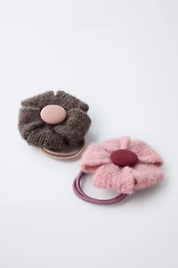 KNIT FLOWER SCRUNCHIES
