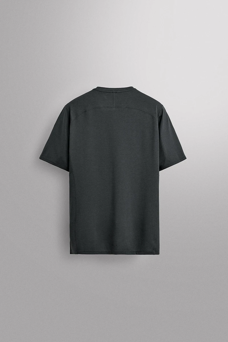 TECHNICAL STRUCTURED T-SHIRT