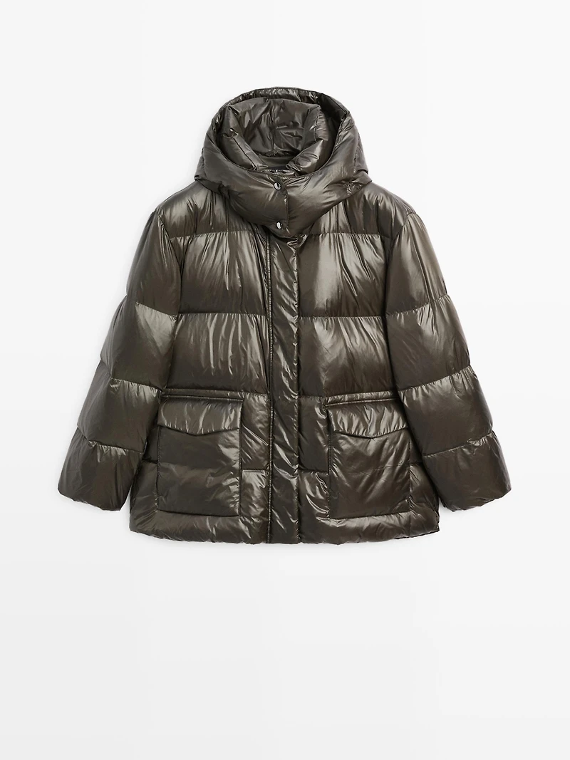 Short water-repellent shiny down jacket