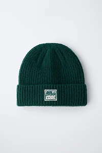 KNIT HAT WITH LABEL