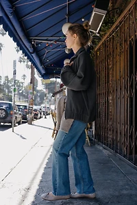 SOFT ZIP SWEATSHIRT