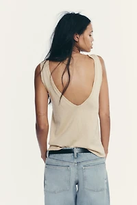 TOP EN MAILLE SANS MANCHES