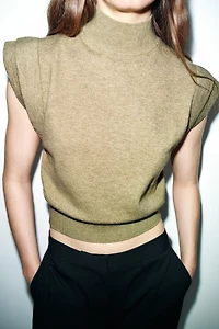 MARKED SHOULDERS KNIT TOP