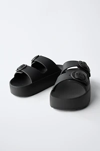 RUBBERIZED BUCKLED SANDALS