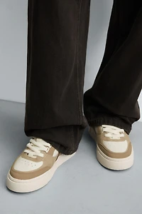 RETRO-STYLE SNEAKERS