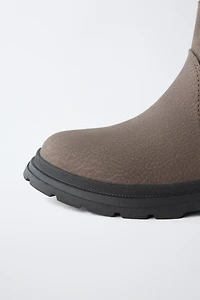 CHELSEA BOOTS