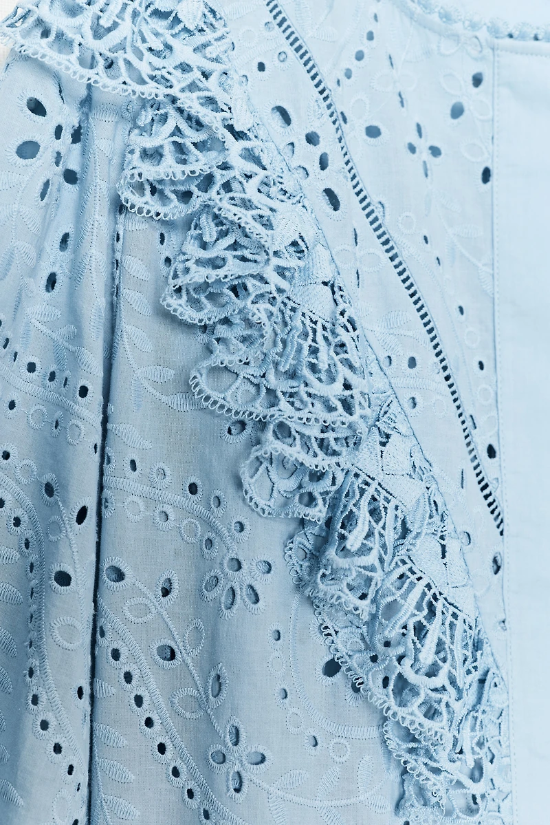 PERFORATED EMBROIDERY SHIRT