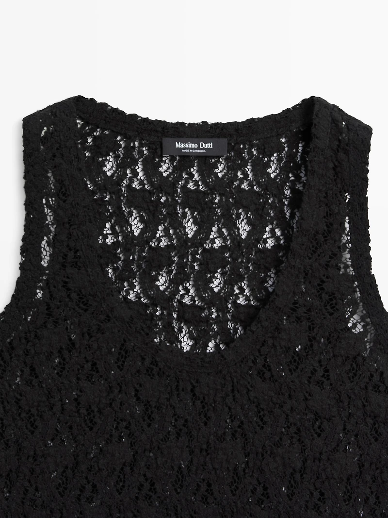 Round neck lace top