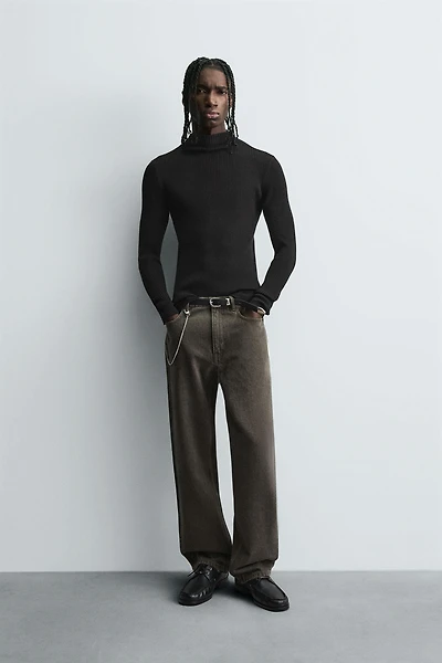 PULL CÔTELÉ À COL CHEMINÉE