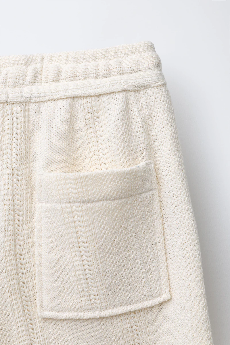 TEXTURED STRAIGHT SHORTS