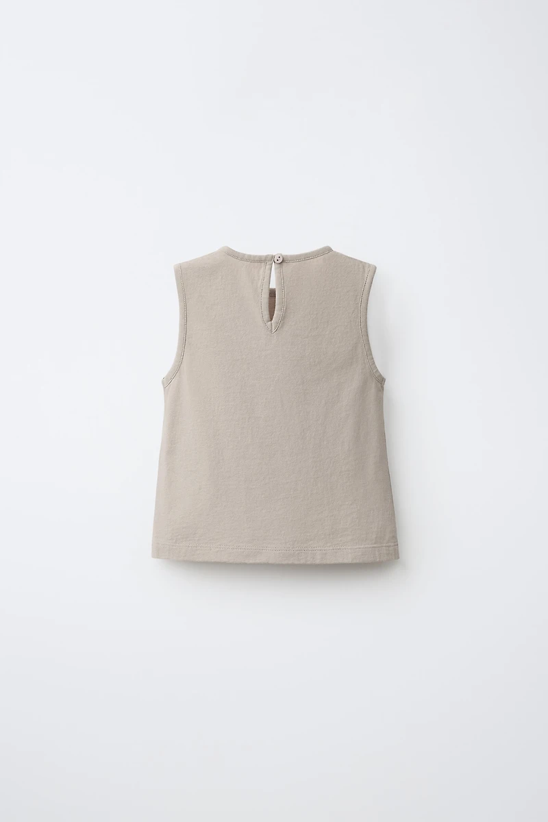 BUTTONED SLEEVELESS TOP