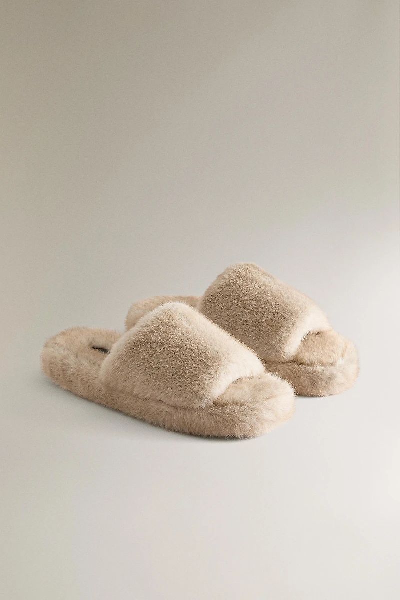 FAUX FUR FLATFORM SLIPPERS