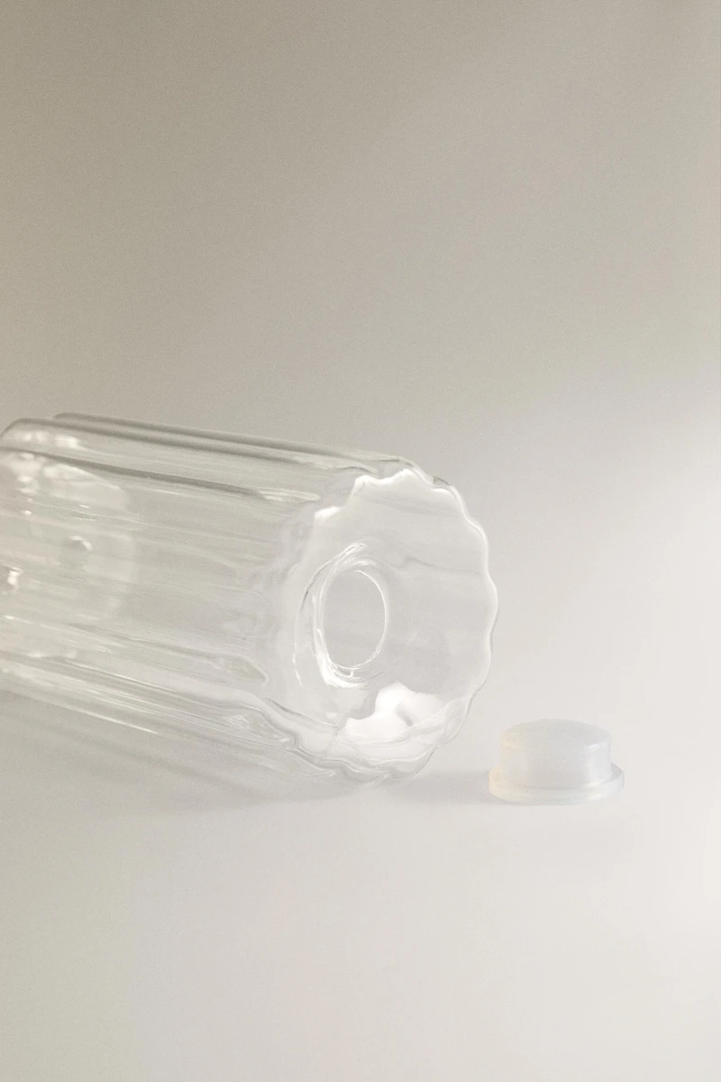 BOROSILICATE GLASS SALT SHAKER